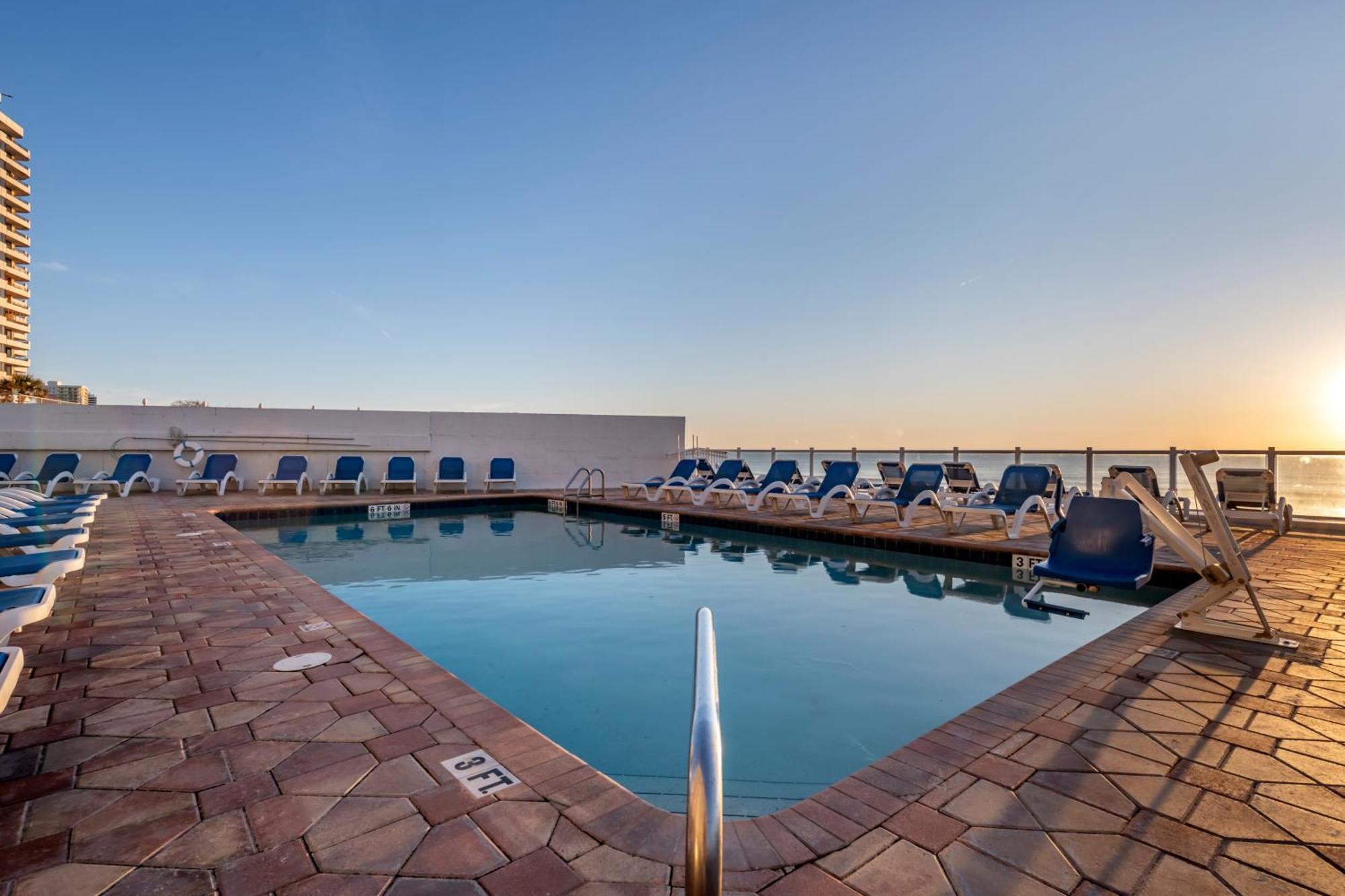 Tropical Winds Resort Hotel Daytona Beach Exterior photo